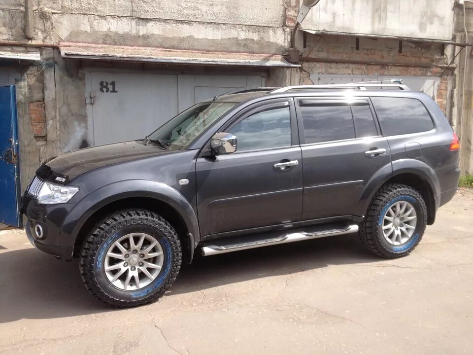 Размер дисков ховер. Mitsubishi Pajero Sport 2 265 70 r17. 265/70 R17 Pajero Sport 2. Мицубиси Паджеро спорт 2 285 65 r17. 265/70 R18 Mitsubishi Pajero Sport 3.