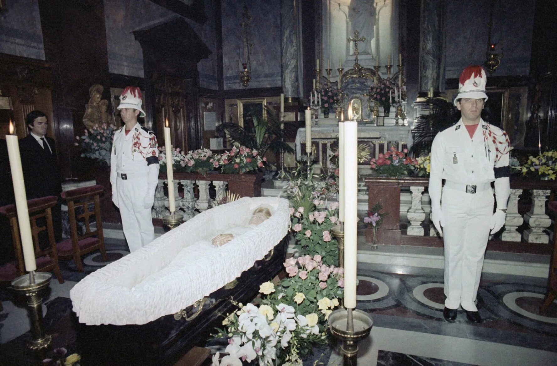 Фото похороны дианы. Принцесса Монако Грейс Келли. Похороны принцессы Грейс Келли.