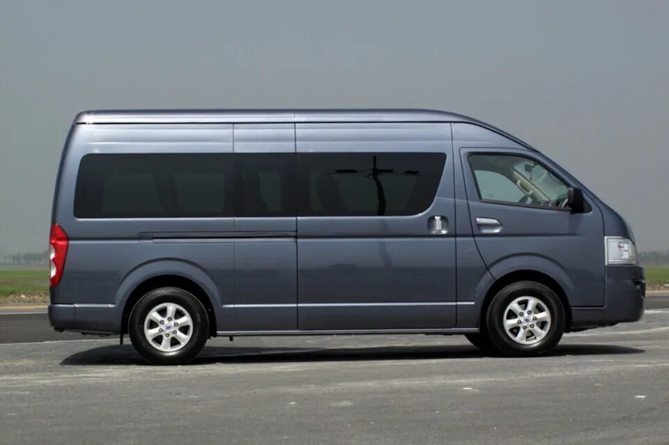 Микроавтобус 8 мест с пробегом. Toyota hiace 8 мест. тойота хайс 2012. toyota hiace микроавтобус восьмиместный. toyota hiace 14 мест.