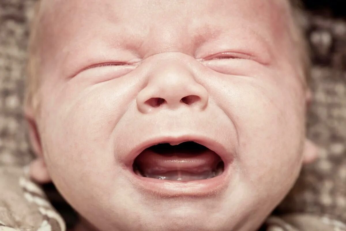 Почему новорожденные кричат