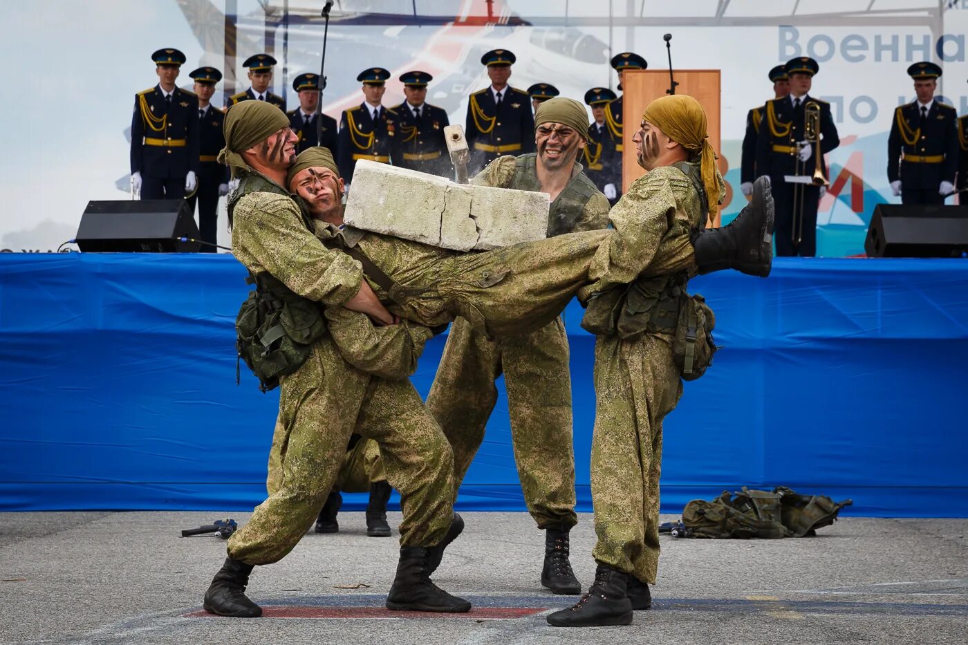 Инспектор военной полиции. Военная служба по контракту твой выбор. Контрактники из владимира в белгороде. Шеврон пункта отбора. Пункт отбора по контракту.