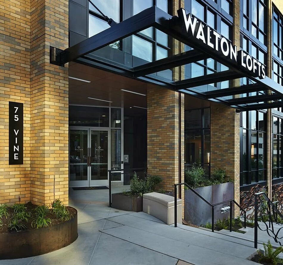 Современная входная группа. Крыльцо в классическом стиле. Входная группа в американском стиле. Входные группы шуко. Крыльцо в современном стиле.