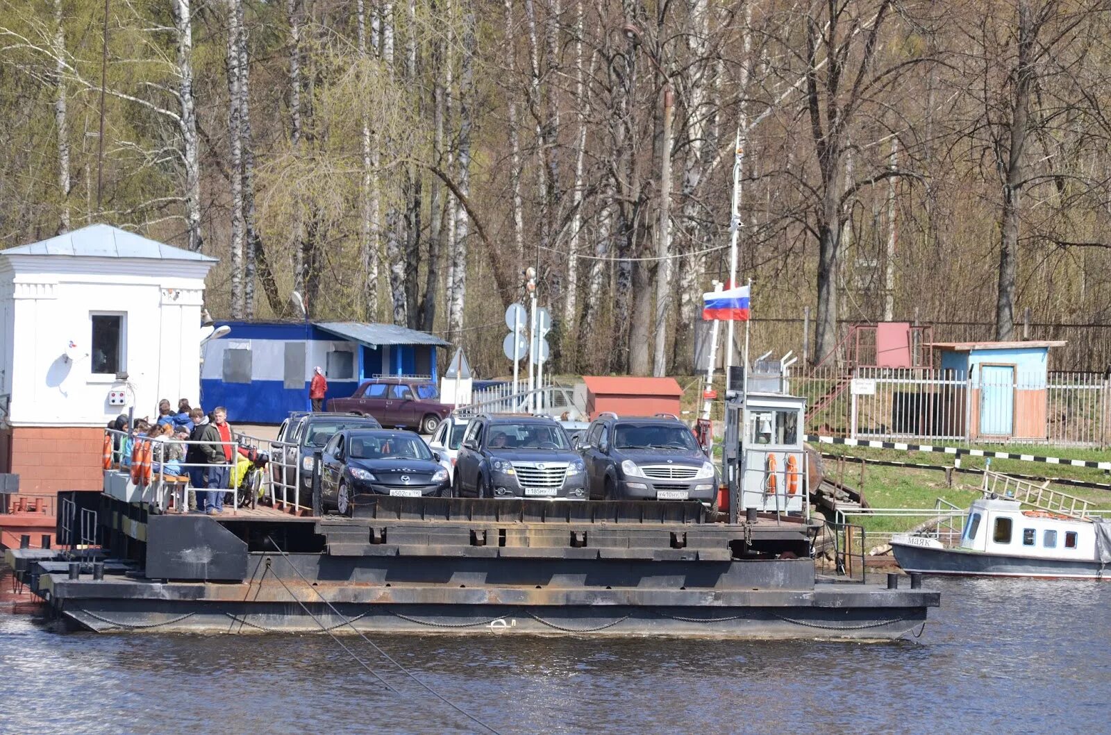 Переправа дубна. Паромная переправа Дубна Конаково. Паромная переправа Дубна Конаковский район. Паром Дубна Конаково. Паромная переправа в Дубне.