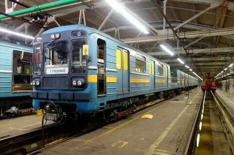 Вагон поезда в депо