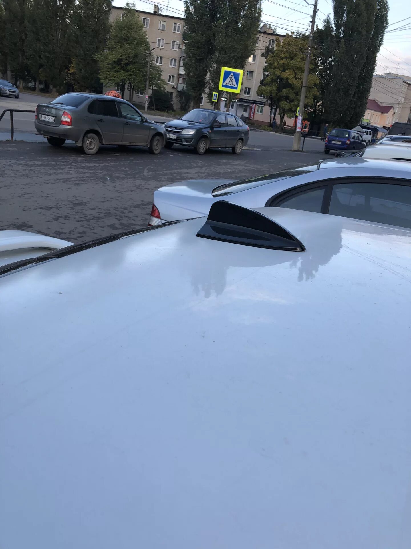 Акулий плавник на крышу форд мондео. Плавник w210. Плавник бмв. Зачем плавник на крыше. Антенна плавник на крышу рено логан-2.