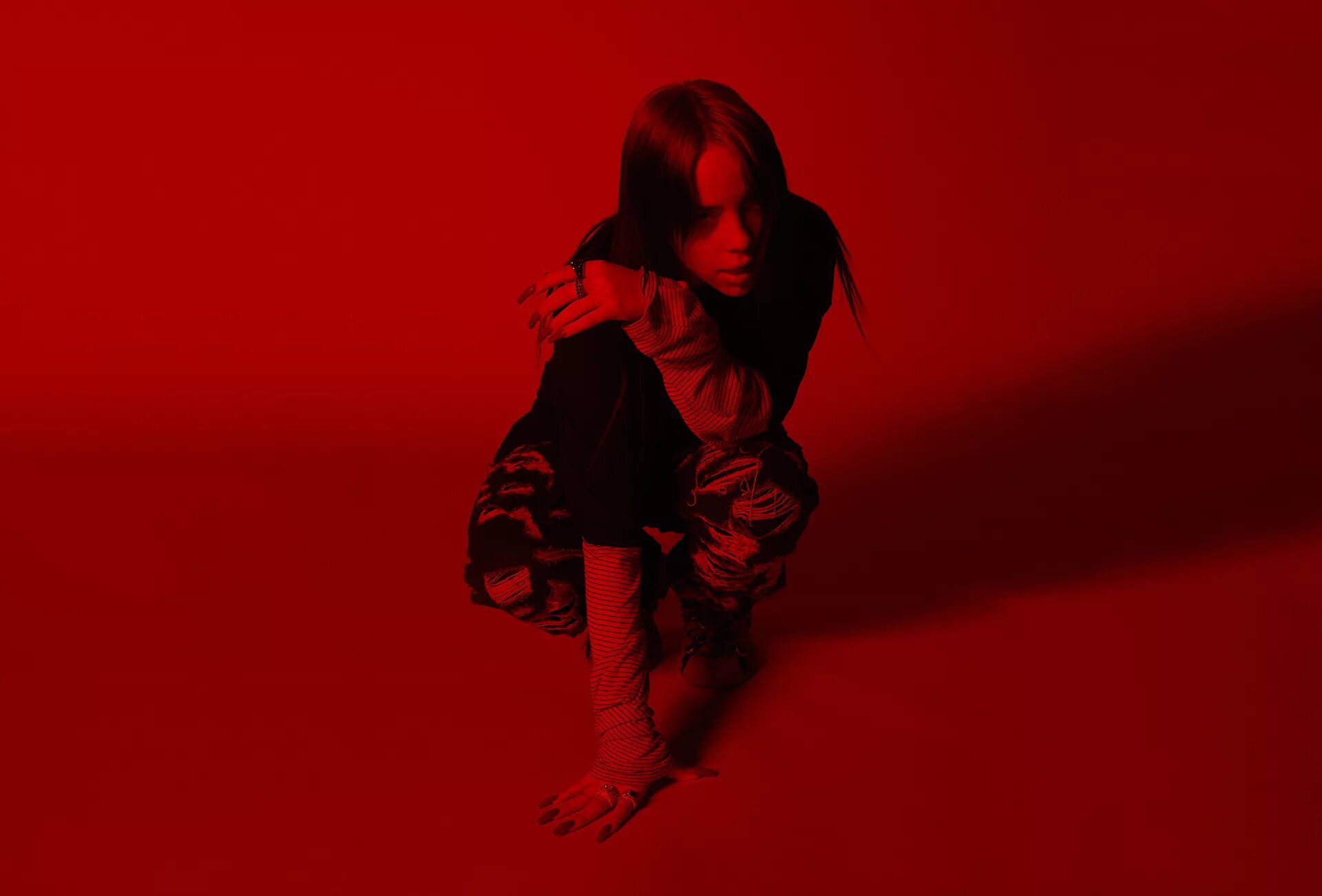 Billie eilish over. Билли Айлиш в Красном. No time to die Билли Айлиш. Билли Айлиш 2021.