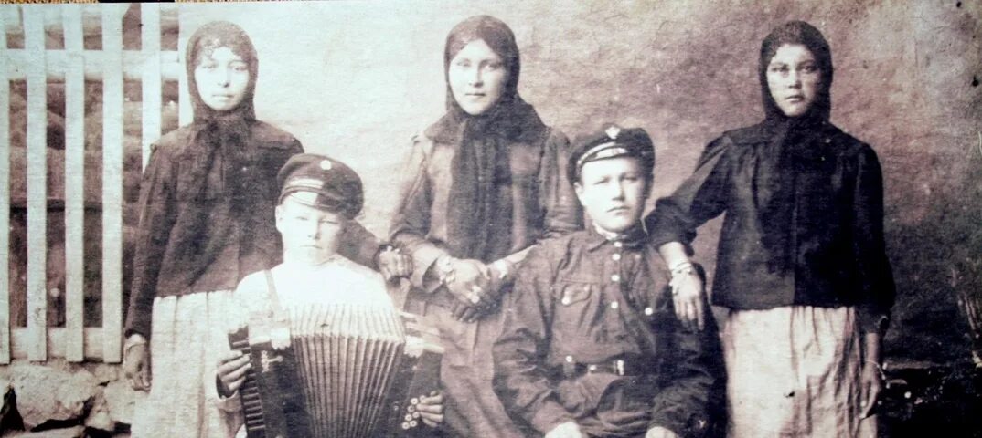 Род корнеевых будет жить. Родина Степанида Даниловна 1904. Ищу родственников по фамилии. Брат прадеда. Предки Злобиных.