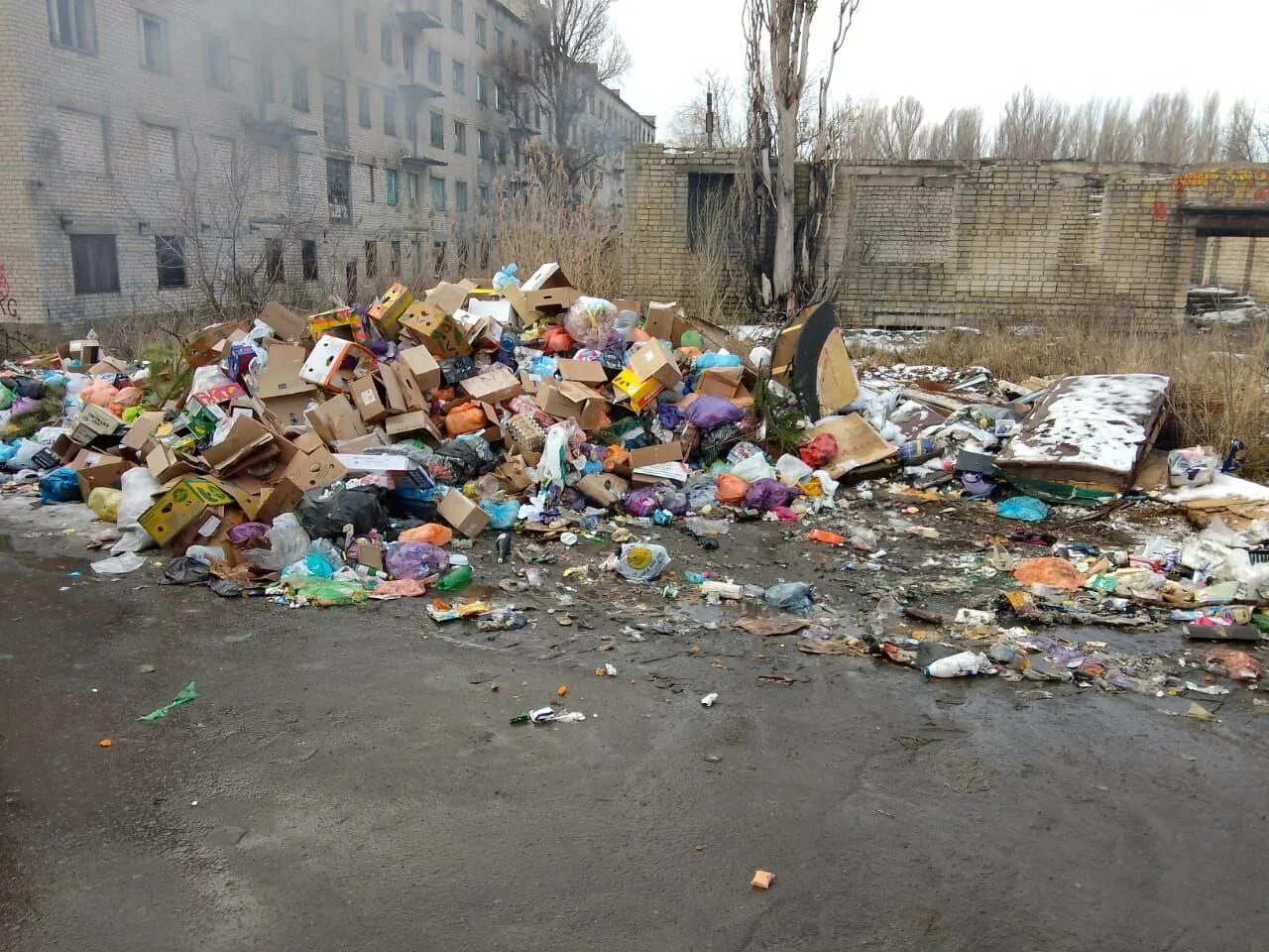 Свалка в городе. Несанкционированные свалки. Свалка красный городок. Погода красный луч на неделю