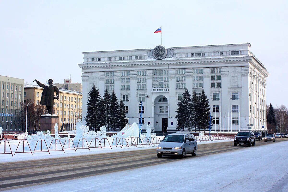 Кемерово оф сайт. Город Кемерово площадь советов. Администрация города Кемерово. Здание городской администрации Кемерово. Площадь советов Кемерово зима.