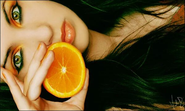 Девушка с апельсинами. Фотосессия с апельсинами. Девушка с мандаринами. Девушка с апельсинами на глазах. Баба мандарин