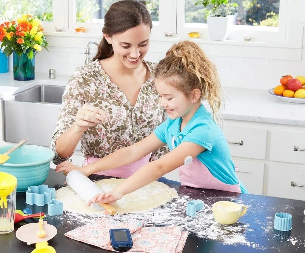 Over 4 years. Over 4 years. Фото пейтона и брайана. Занятие игрушки 2 года. Дети играют.