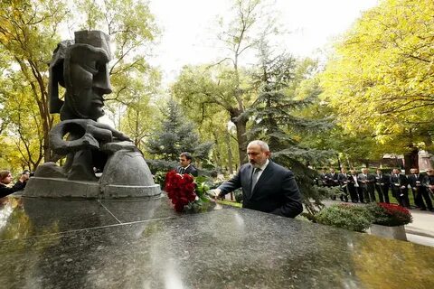Октябрь на армянском