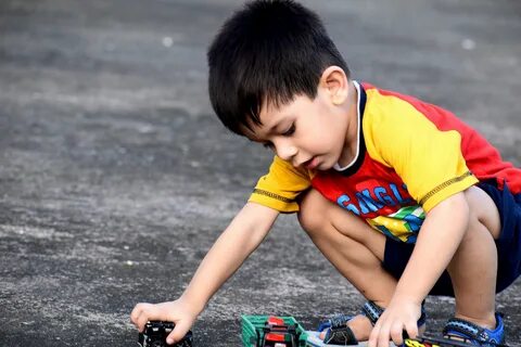 Женщины играющие мальчиков