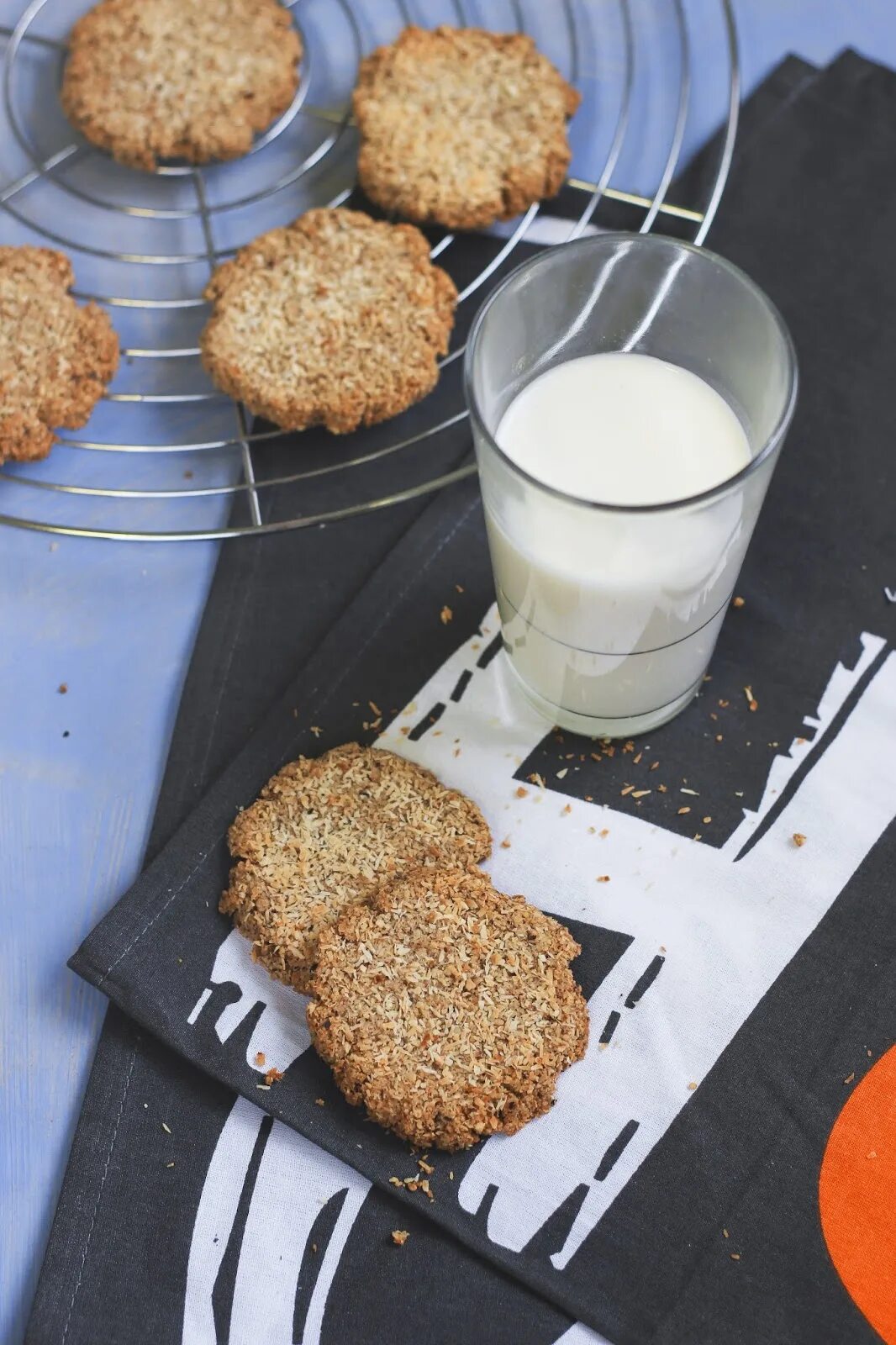 Смешай кокосовую. Кокосовое масло. Смешай кокосовую. Творог со сгущенкой и кокосовой стружкой. Блендер взбивает.