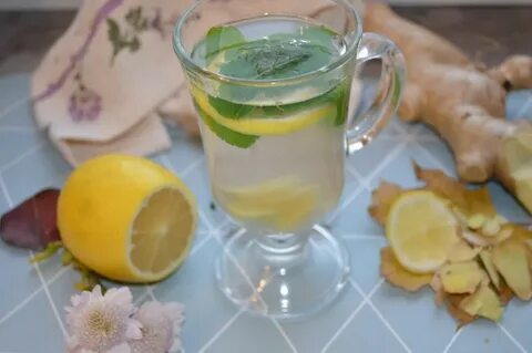 Вода с лимоном и лавровым листом