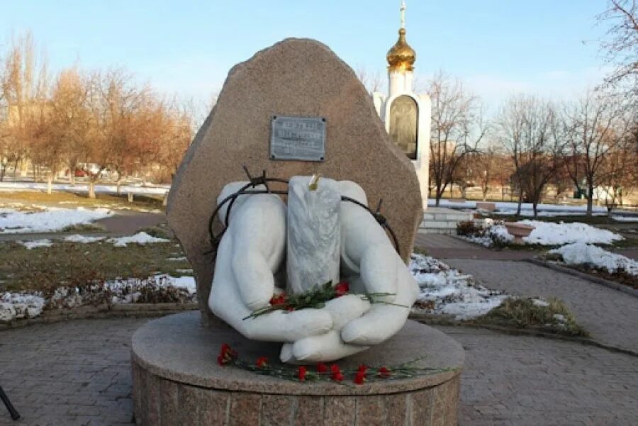памятник жертвам политических репрессий курган. памятник жертвам политических репрессий анапа. доски жертвам репрессий в ярославле. подольск памятник жертвам политических репрессий. политические репрессии в россии.