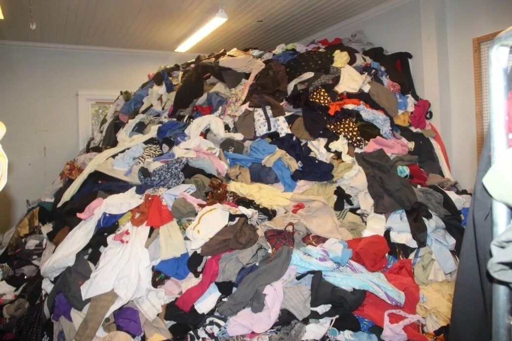 склад с китайской продукцией. переработка вещей новосибирск. склад одежды. перевоз вещей. переезд.