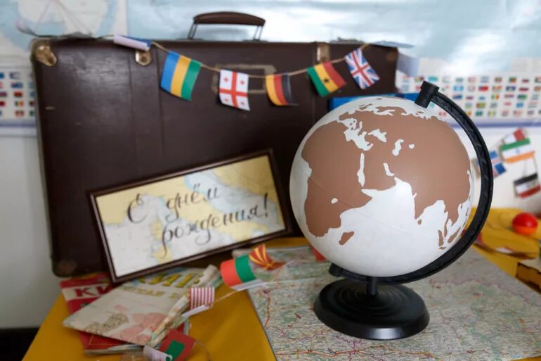 глобус рождения. глобус дизайнерский. торт в виде земли. торт планета земля. глобус.