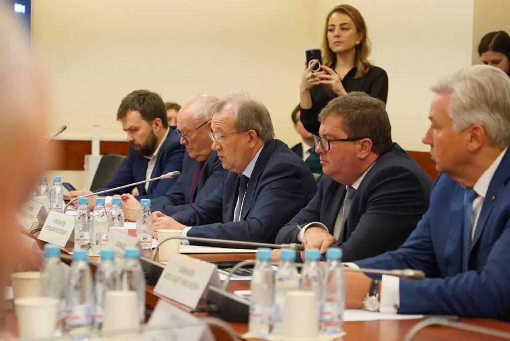 Комитет по науке и высшему образованию госдумы. Госкомитет по науке и технике нарышкин. регулярное оперативное совещание.