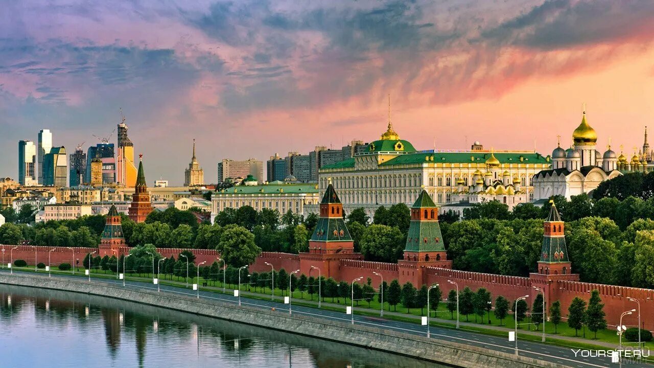 Москва центр кремль. Москва 21 век красная площадь. Кремли не московские кремли. Москва столица родины. Исторический музей в москве вид сверху.