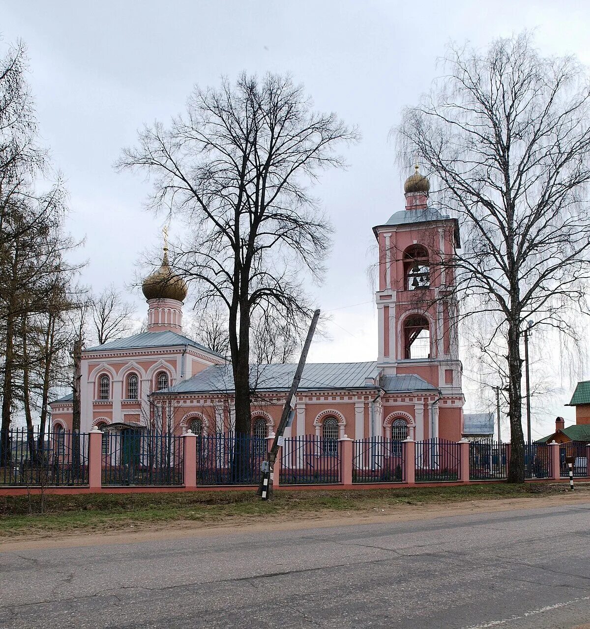 Храм село шарапово шатурский район. Храм успения шарапово. Успенский храм успенское одинцовский. Успенский храм шарапово. Храм успения шарапово.