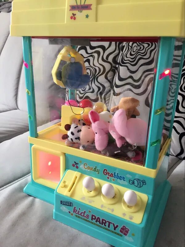 Мини автомат с игрушками. Игровой автомат с игрушками детский. Мини игровой автомат с игрушками. Игрушка "автомат".