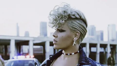 Певица pink песня