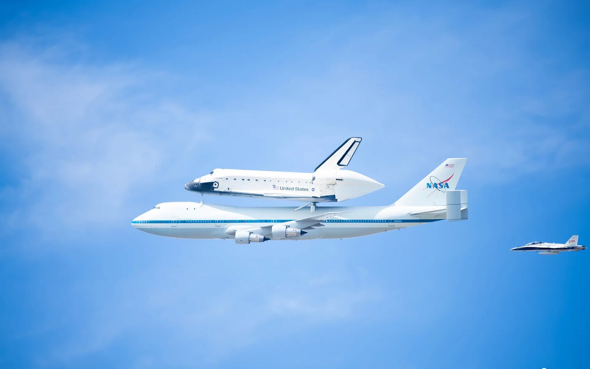 Спейс самолет. Самолёт боинг 747. kc747. самолет с шаттлом. боинг 747 обои.