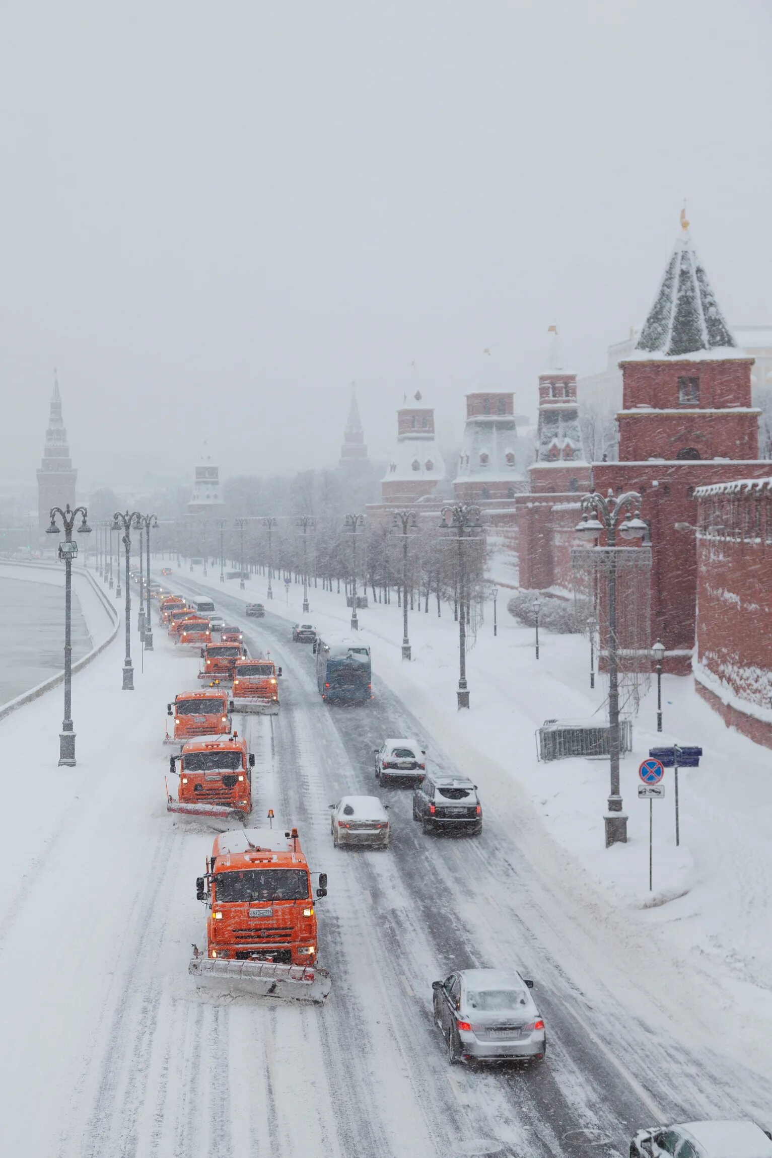 Сколько сегодня снег. Снег в Москве. Снегопад в Москве. Сильный снегопад в Москве. Самый сильный снегопад в Москве.