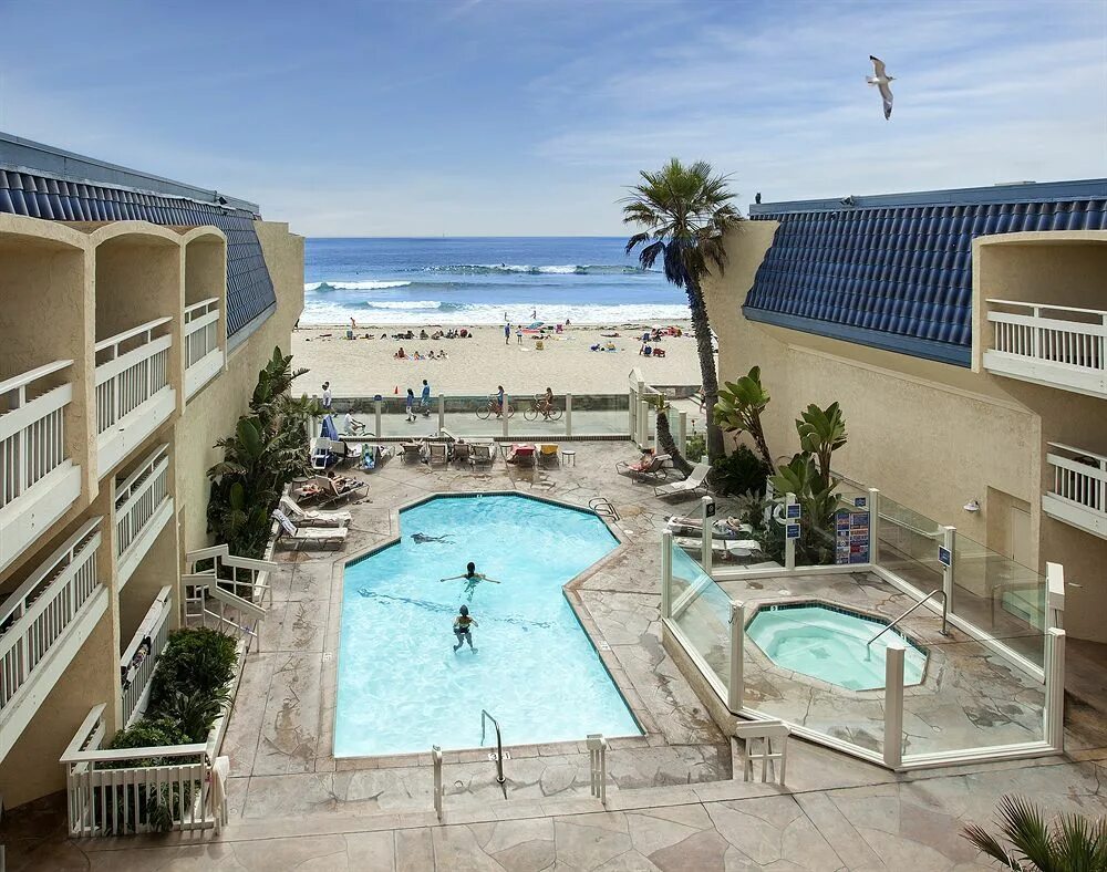 Отель sea beach. Пасифик Бич Сан Диего. Отель Sea Beach Hotel. Оушен Бич Сан Диего дома. Navarria Blue Hotel море.