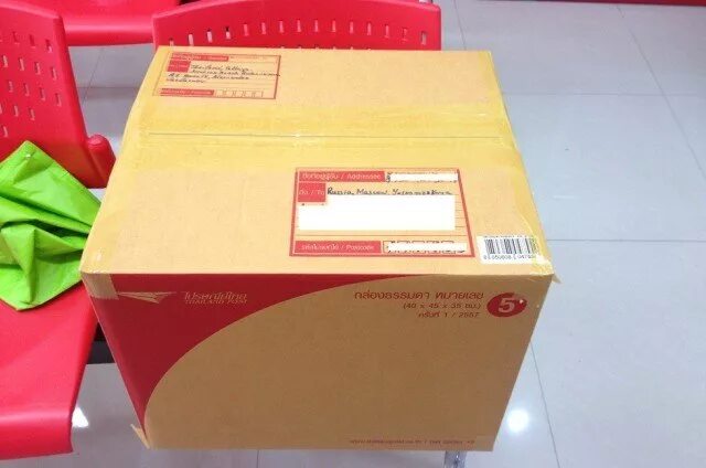 Почта тайцы. Посылка из Тайланда. Почта Тайланда коробки. Тайская коробка. Отправка посылок из Таиланда.