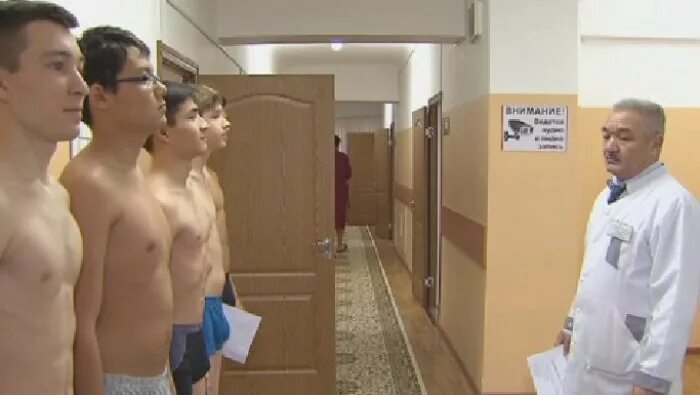 Призывники на медкомиссии. Призывники на медкомиссии. Китайские призывники. Медосмотр в китае. Медосмотр мальчиков.