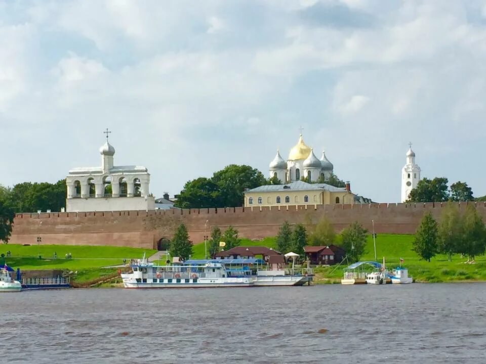Куда недорого съездить из спб. Золотой треугольник питер. Мраморный каньон байкал. Питер экскурсии. Горный парк рускеала.