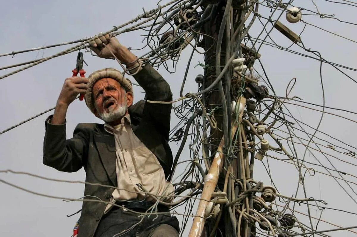 Демотиваторы про электриков. Прикольно про электрика. Анекдоты про электриков. Прикольные анекдоты про электриков. Шутка про электрика.