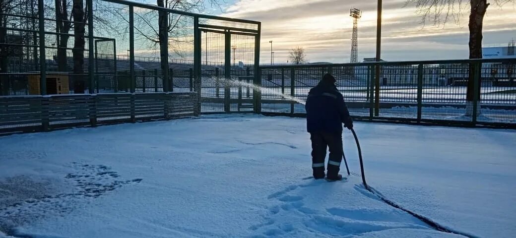 Каток череповец алмаз. Стадион Металлург Череповец каток. Стадион Металлург Череповец. Каток на Химиков Череповец. Городской каток.