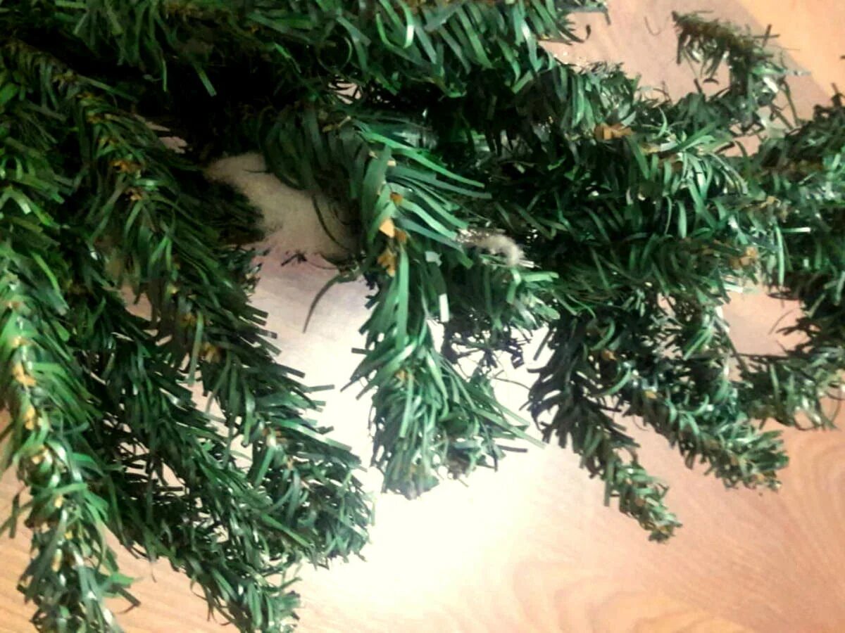 Елка из веток и флористической губки. Искусственная елка своими руками. Рождественский венок из старой искусственной елки. Поделки на новый год из старой искусственной елки. Поделки из старой искусственной елки.