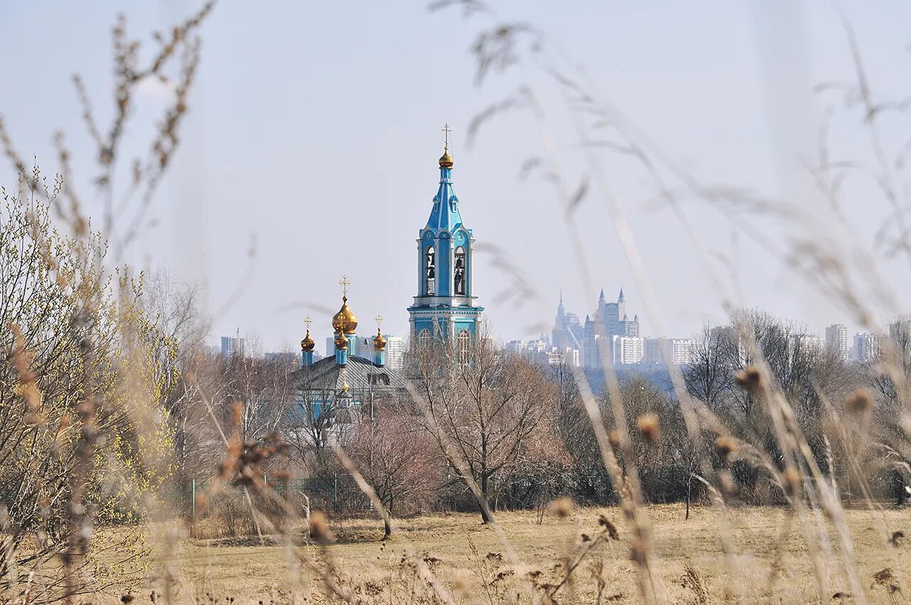 Церковь на холмах. Храм на Крылатских холмах. Парк Крылатские холмы Церковь. Крылатские холмы зимой Крылатское Москва. Церковь на Холме в Москве.