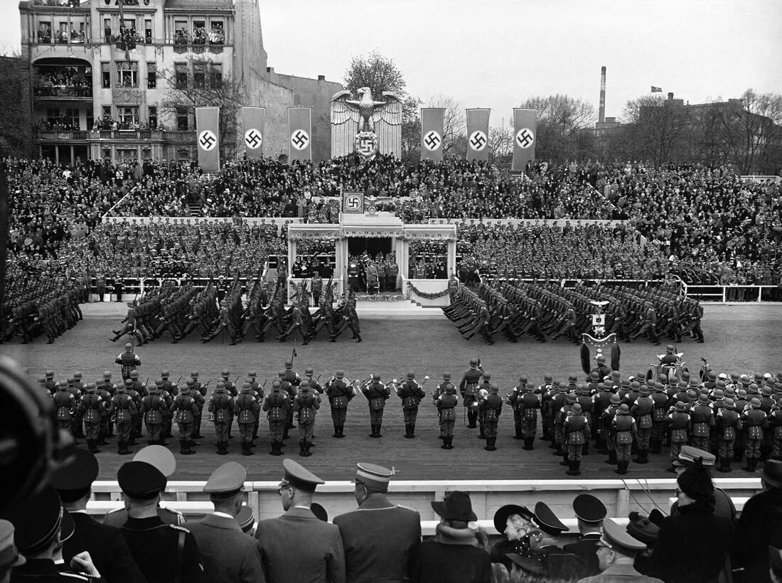 Фашистская германия парад. Армия Германии 1939 парад. Парад в Берлине 1939. Берлин 1939 год Германская армии. Парад вермахта в Берлине 1939.