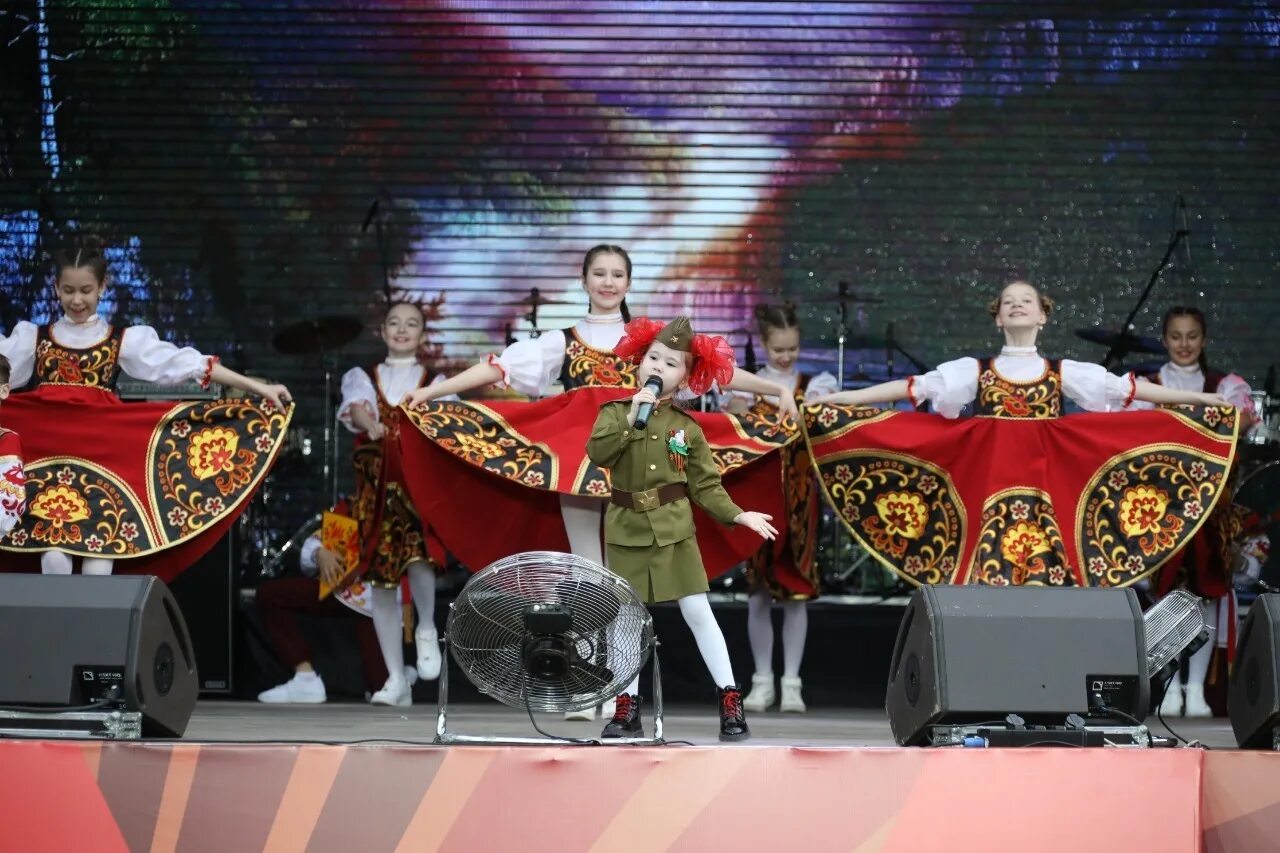 Гкз уфа афиша. Элвин грей уфа арена. Гкз башкортостан уфа афиша концерты. Уфа арена концертный зал. Фото праздничного концерта праздника 9 мая.
