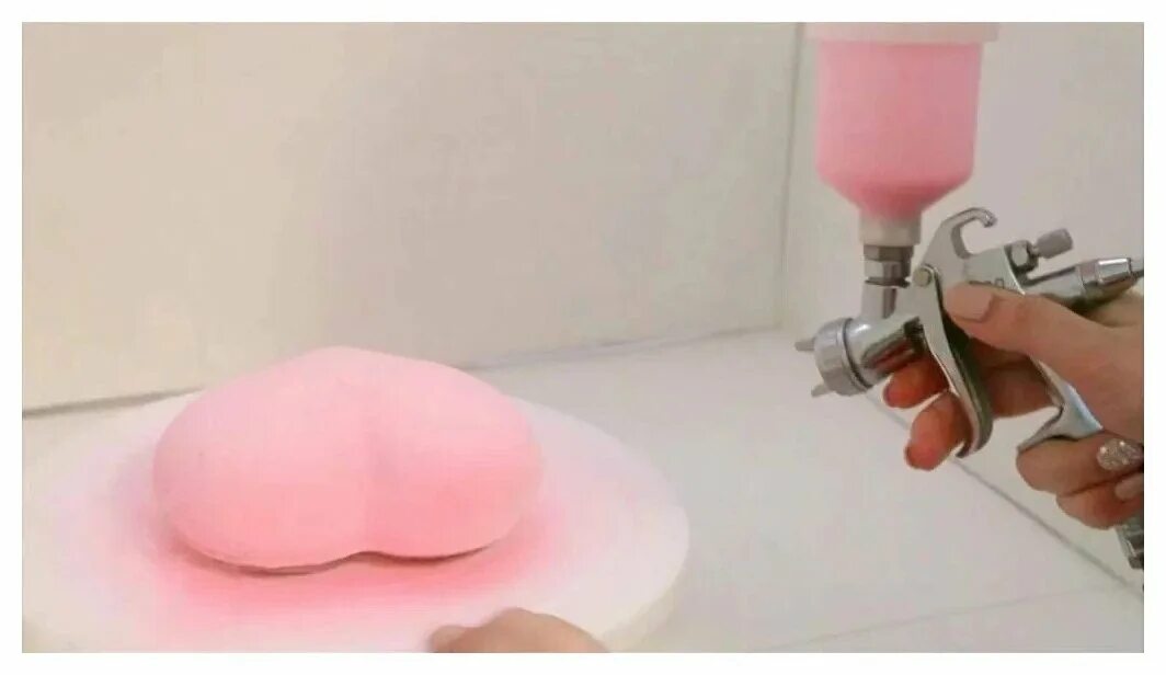 торт с велюровым покрытием. аэрограф кондитерский для велюра. покрытие торта краскопультом. торт велюр. покрытие велюром из аэрографа.