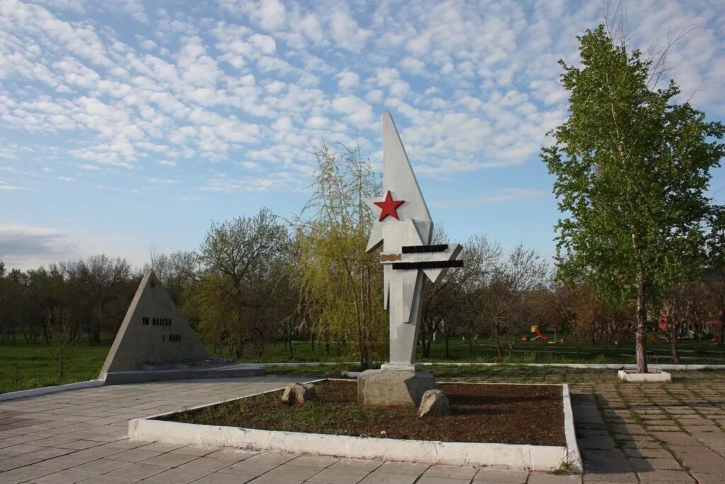 Кинель под. Памятник г.кинель самарской. площадь города кинель. парк победы кинель. памятник парк победы кинель.