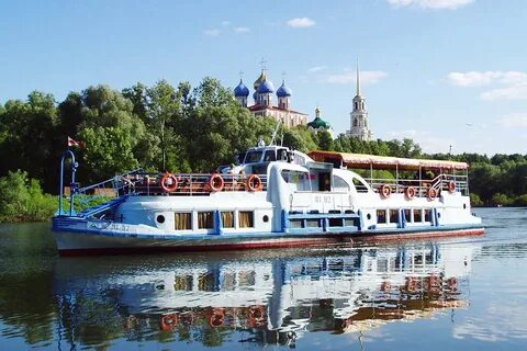 На реке организованы теплоходные туры выходного дня