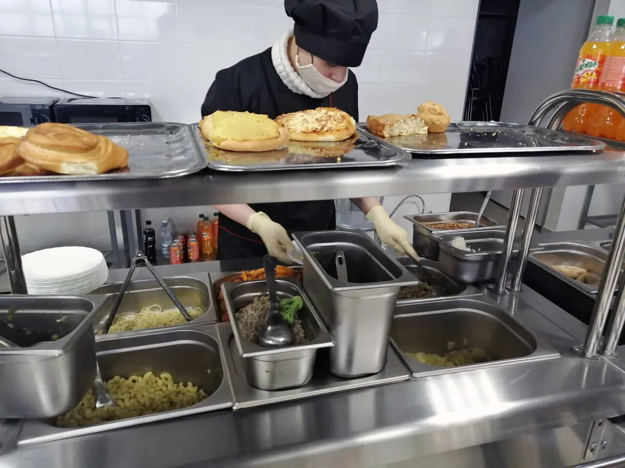 Столовая предлагает. Столовая ассортимент блюд. Столовая общественного питания. Раздача еды в столовой. Завтрак в столовой самый дешевый и вкусный.