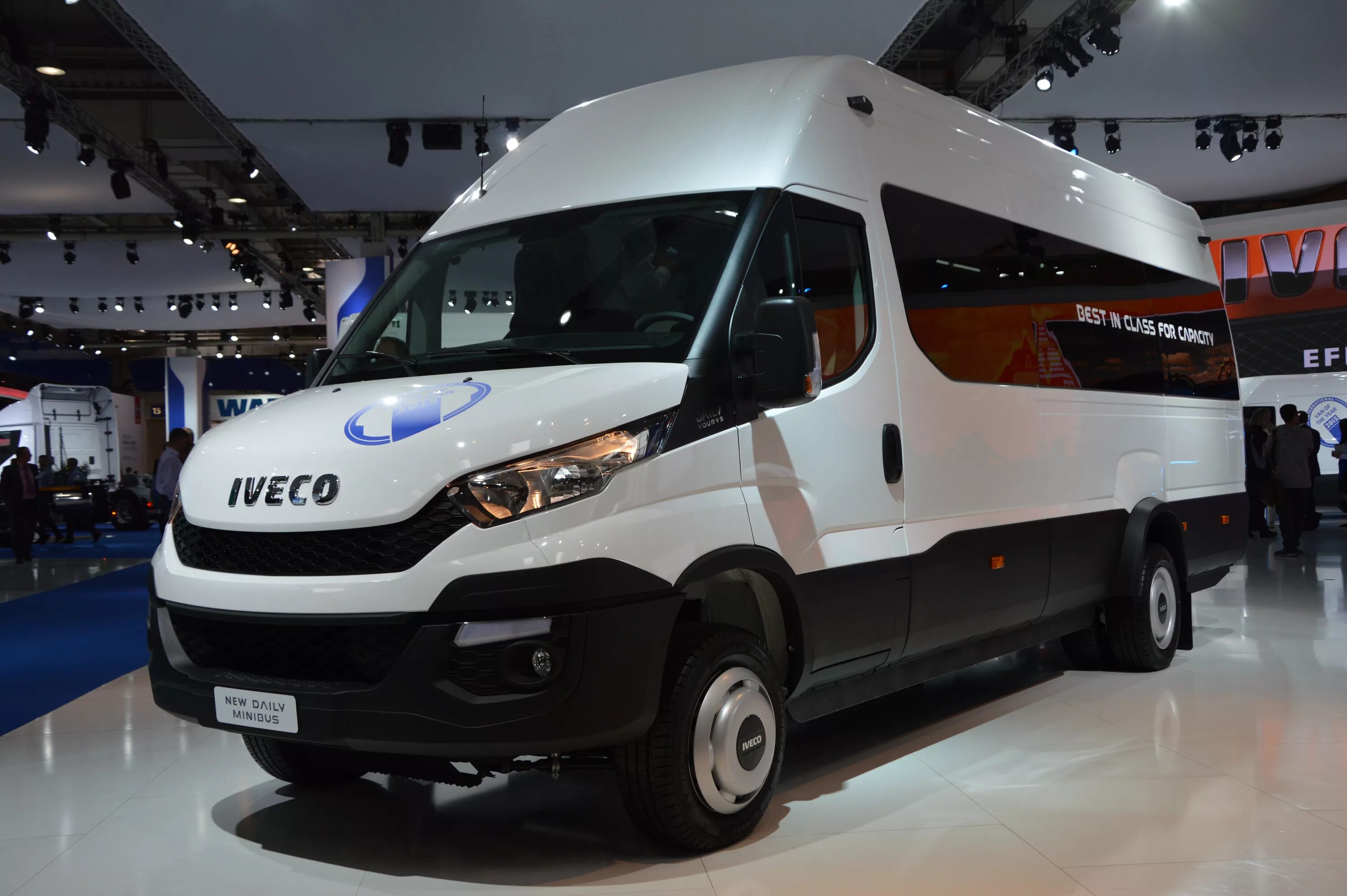 Ивеко Дейли. Iveco Daily микроавтобус. Сикро автобус идика Дуйли. Ивеко дейли 2014