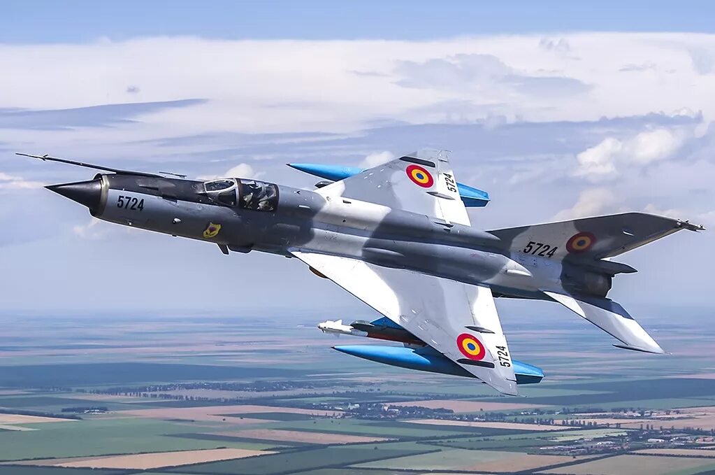 Что такое миг. Mig 21 lancer. миг-21 ввс румынии. mig-21 lancer ввс румынии. миг-21 реактивный самолёт.
