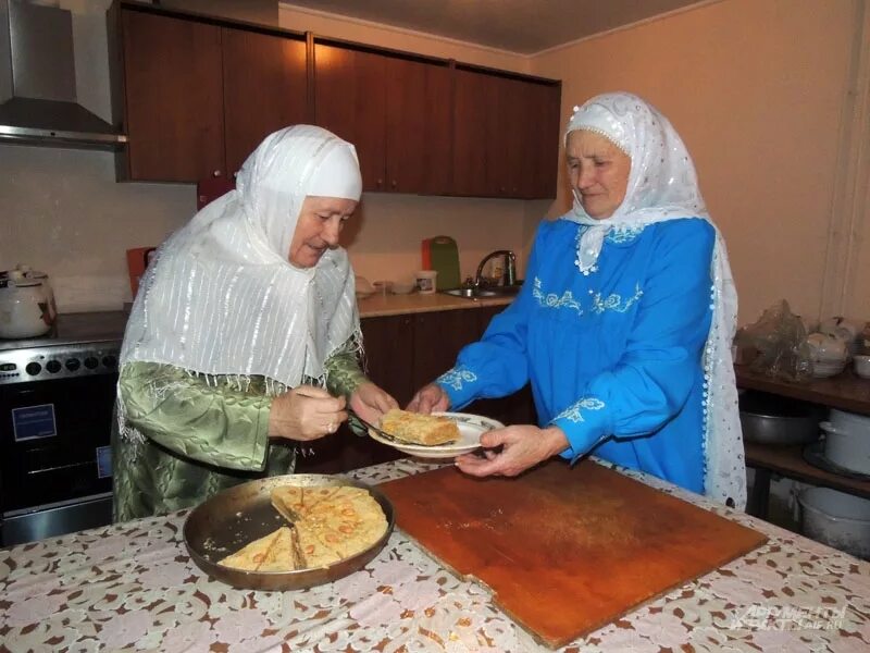 Поминки у мусульман на какой. Стол для никаха. Угощение на никах. Никах застолье. Мусульманская кулинария.