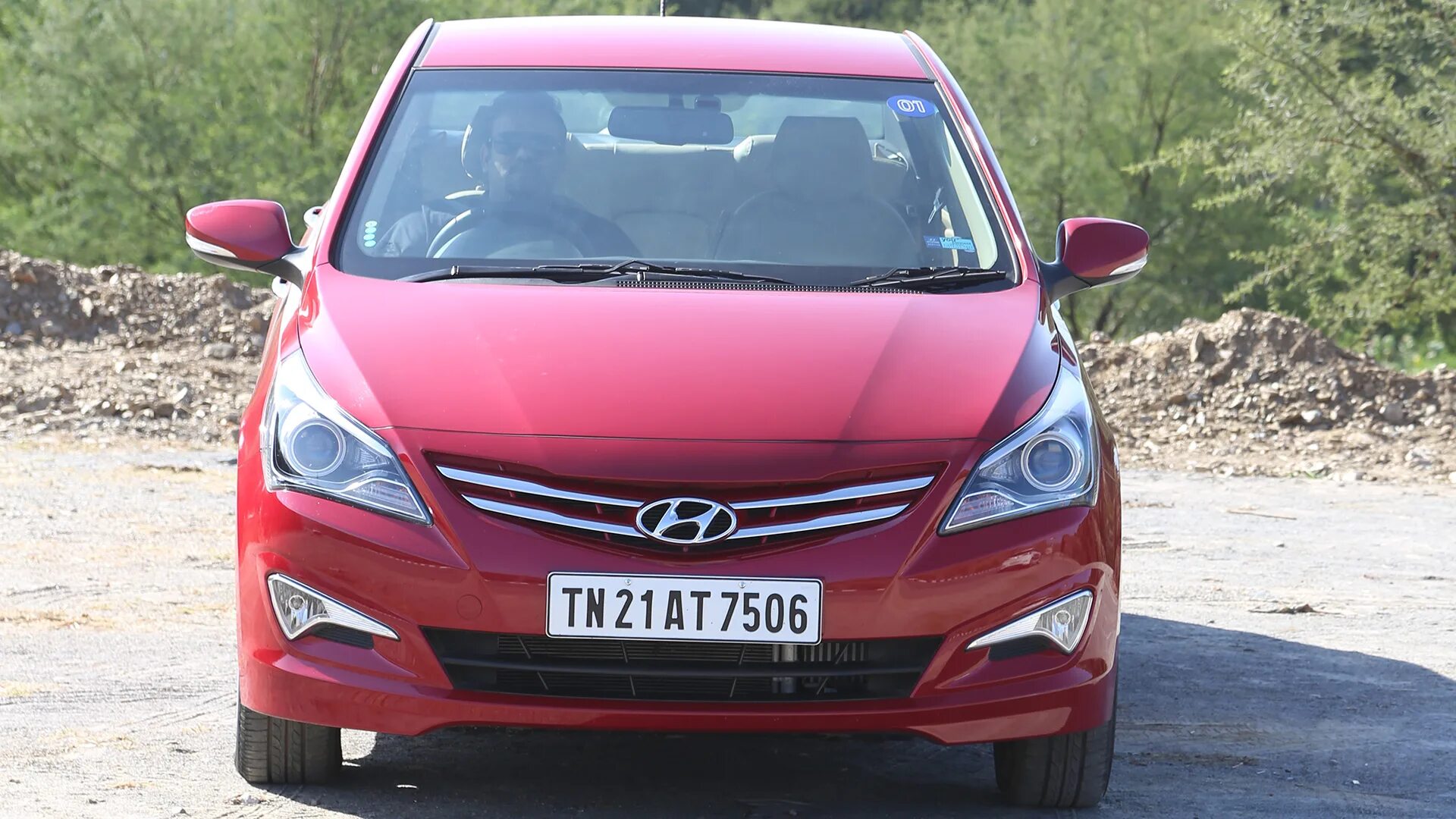 Купить хендай верна. Hyundai Verna 2015. Hyundai 4s Fluidic Verna. Хендай верна 2015. Хендай 4 s fluldic Verna.