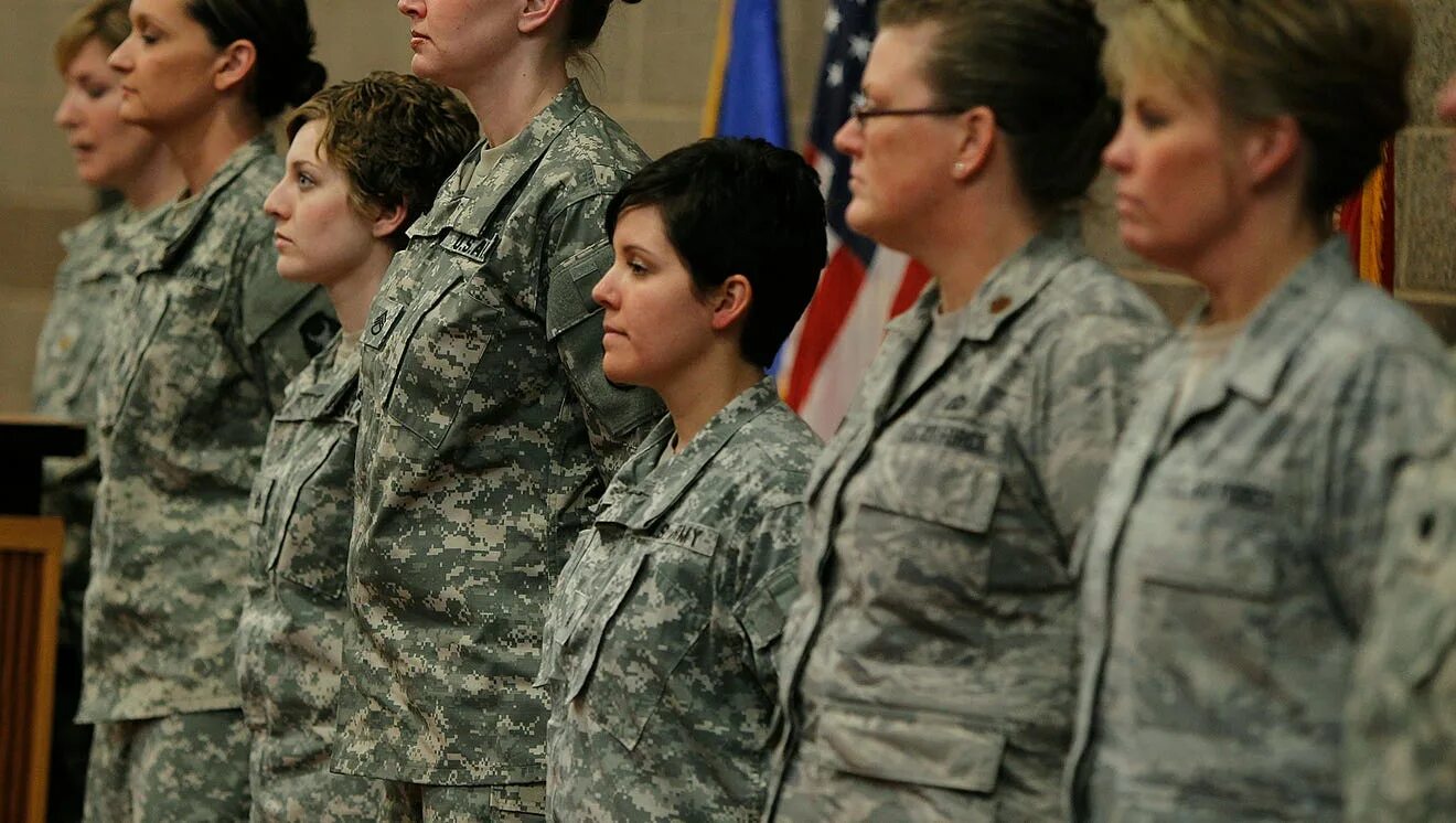 Американская военная девушка. Женщины в американской армии. Американские женщины военнослужащие. Женская армия США. Женская американская армия.