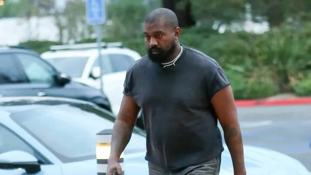 Kanye grammy. Sunday service kanye west. Канье уэст москва 8 июня. Канье уэст москва 8 июня. Канье уэст фото.