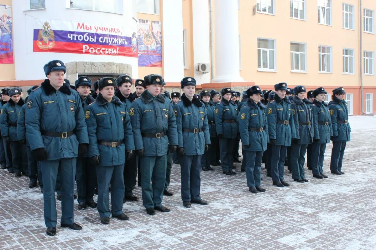 Уральский институт мчс россии. Мчс екб колледж. Мчс города екатеринбург. Ури гпс мчс россии екатеринбург. Курсанты мчс екатеринбург.